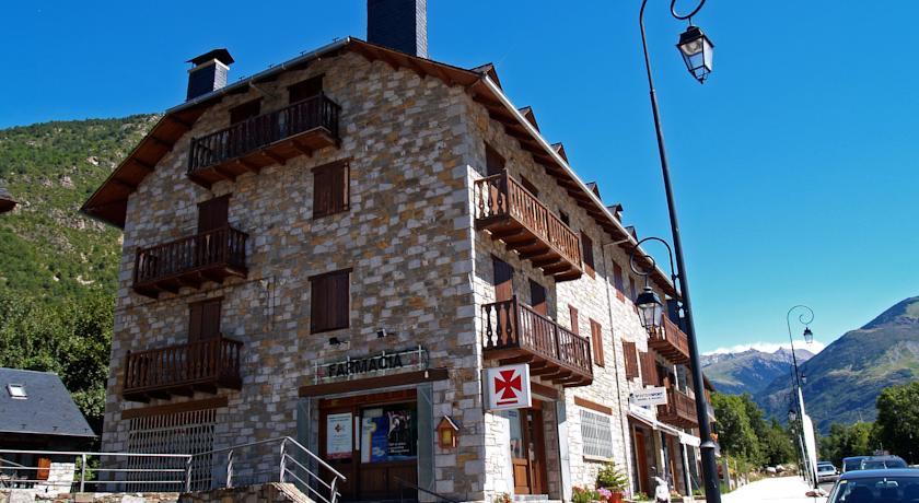 Отель Apartaments La Llucana