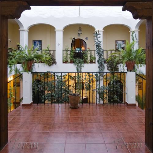 Отель Hotel Val de Pinares