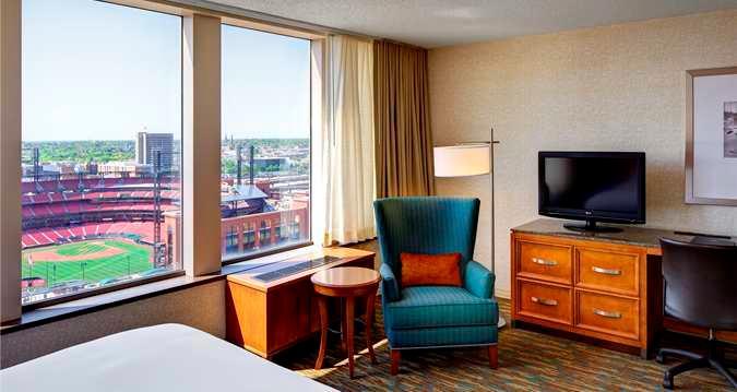 Отель Hilton St. Louis at the Ballpark