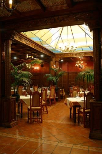Отель Hotel Plaza