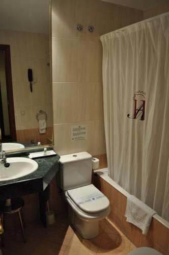 Отель Hotel Mondragon