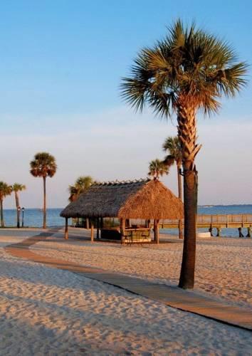 Отель Charleston Harbor Resort & Marina