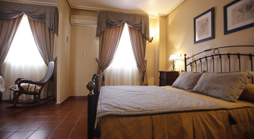 Отель Hotel Leo