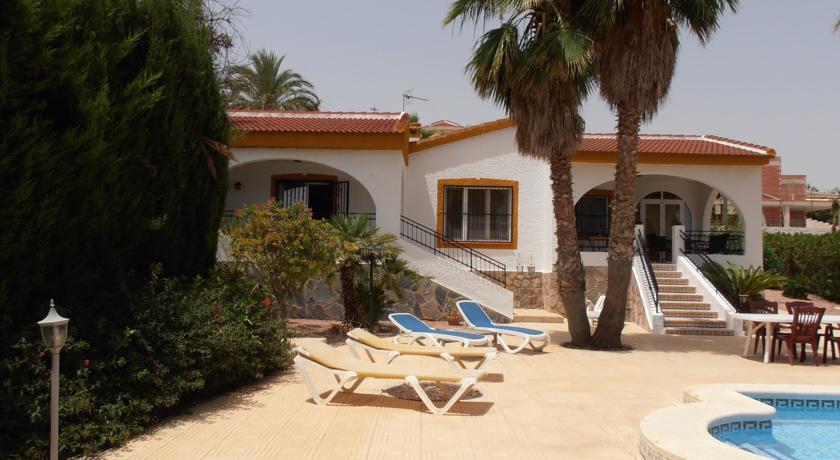 Вилла Villa Arbol Del Roses Rojales