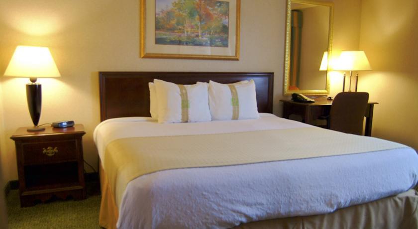 Отель Holiday Inn Waterloo (Seneca Falls)
