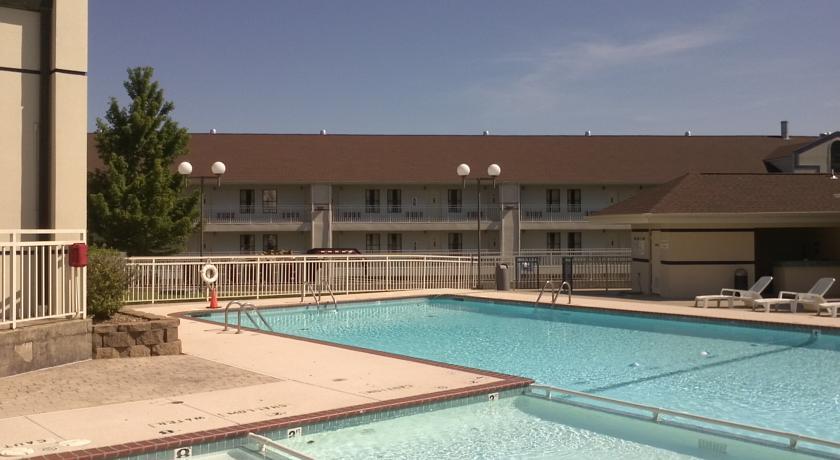 Отель Howard Johnson Hotel Branson