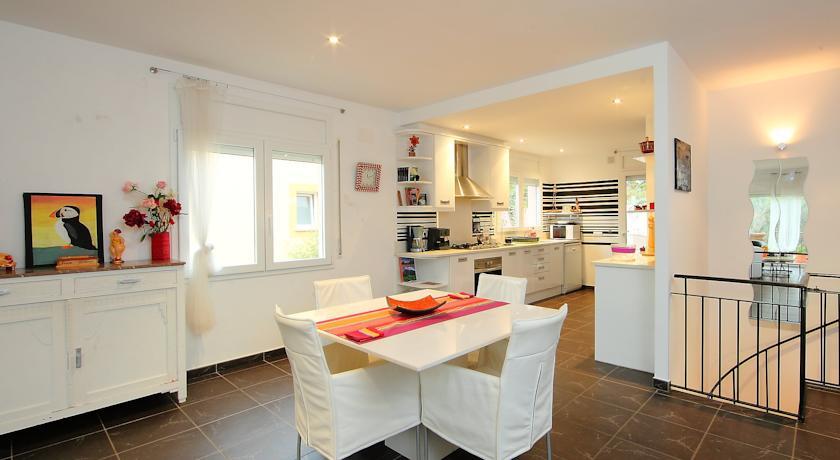 Отель Holiday Home Casa Arlette Begur
