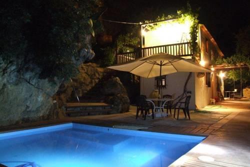 Отель Holiday Home El Tajil Algarinejo