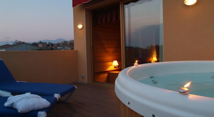 Отель Hotel La Plaça