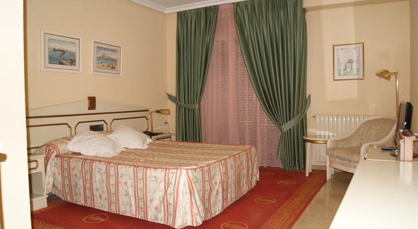 Отель Hotel Reina Victoria