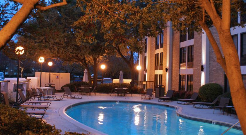 Отель Hampton Inn Dallas-Addison