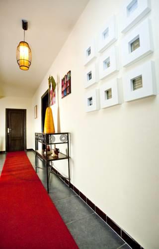 Отель Hotel Lloc d'Omm