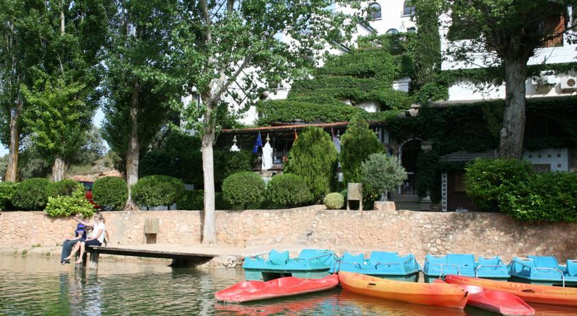 Отель Hotel Rural Albamanjon