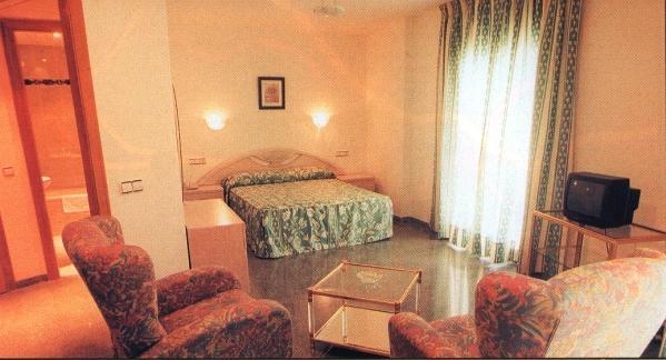 Отель Hotel Don Pelayo