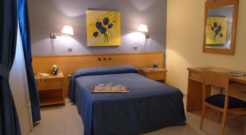 Отель Hotel Complejo París