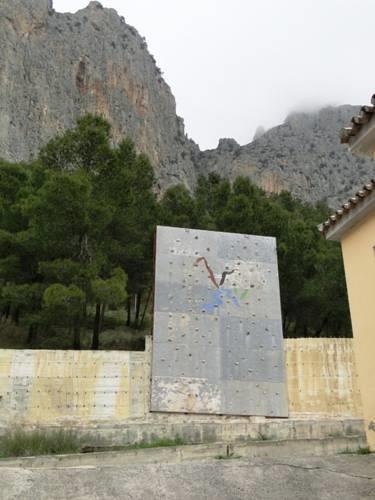 Отель Albergue Camping El Chorro