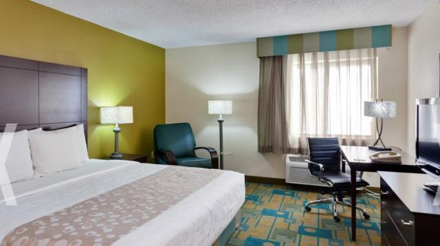 Отель La Quinta Inn & Suites Plattsburgh