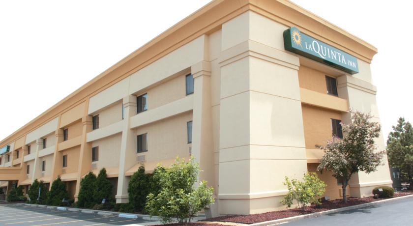 Отель La Quinta Inn Milwaukee Airport
