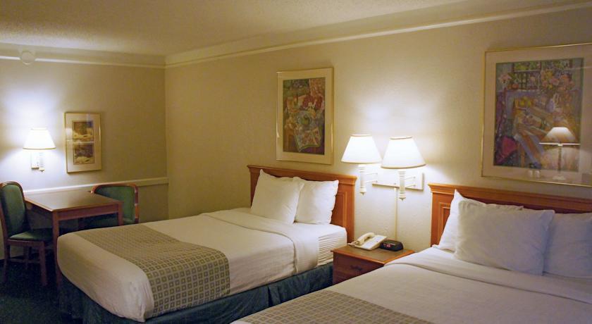 Отель La Quinta Inn Farmington