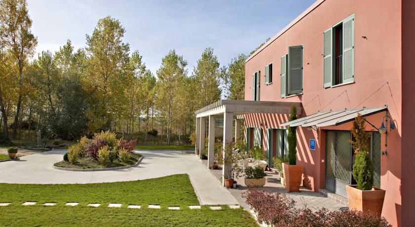 Отель Hotel Santa Coloma del Camino