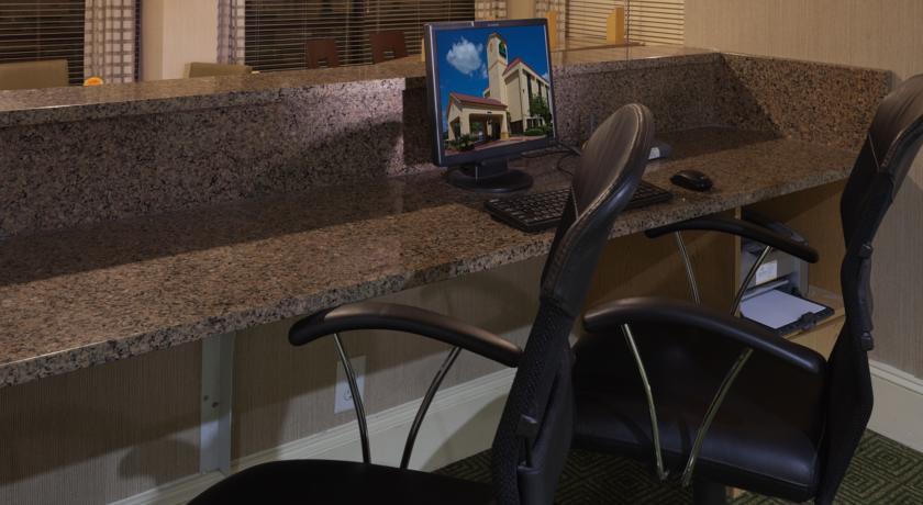 Отель La Quinta Inn Stafford