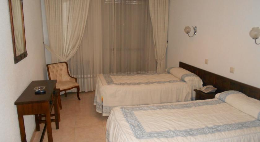 Отель Hotel Los Godos