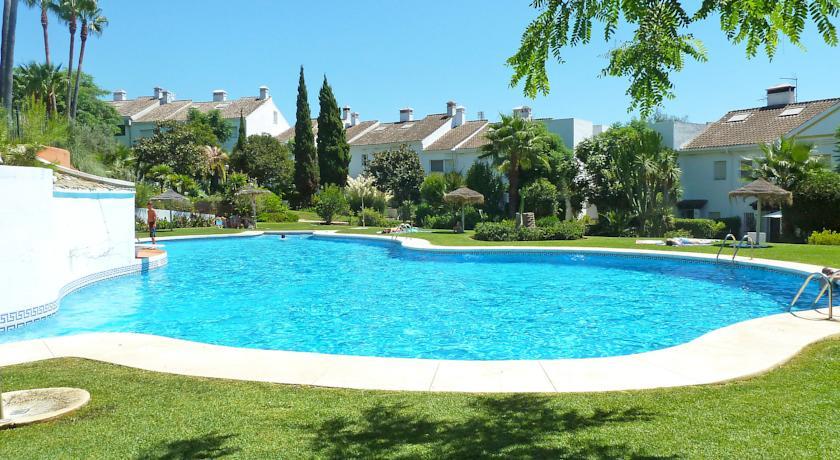 Апартаменты Holiday home Jardines del Golf Estepona