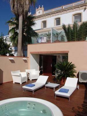 Отель Hotel Tancat de Codorniu