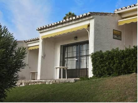 Отель Holiday Home Urb Las Buganvillas II