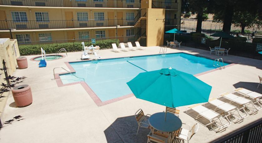 Отель La Quinta Inn Sacramento Downtown