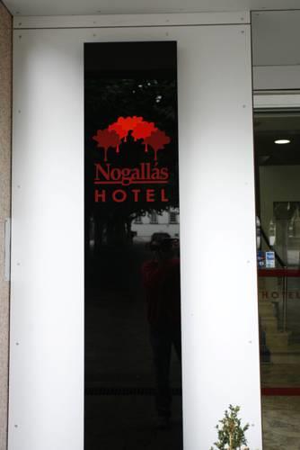 Отель Hotel Restaurante Nogallás