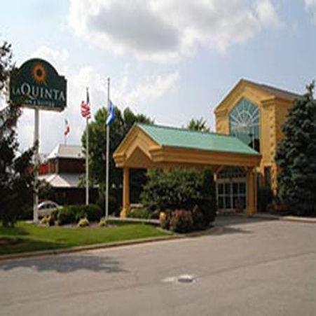 Отель La Quinta Inn & Suites Appleton-College Avenue
