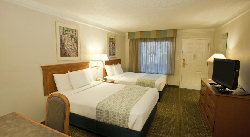 Отель La Quinta Inn Huntsville