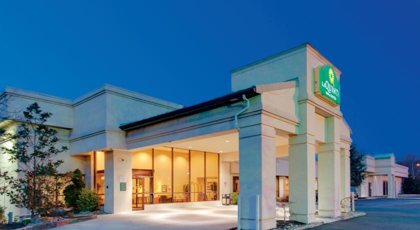 Отель La Quinta Inn & Suites Fairfield 