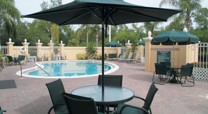 Отель La Quinta Inn & Suites Naples Downtown