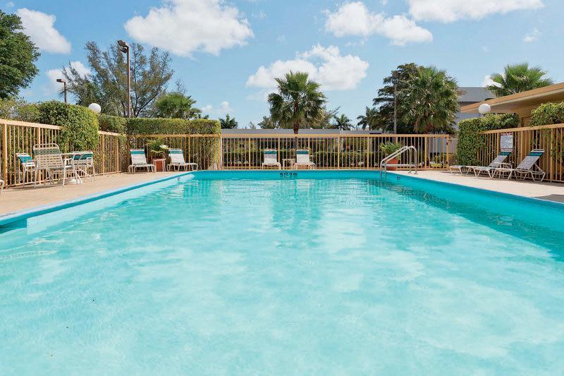 Отель La Quinta Inn West Palm Beach-City Place