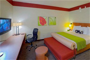 Отель La Quinta Inn & Suites Dallas Plano West