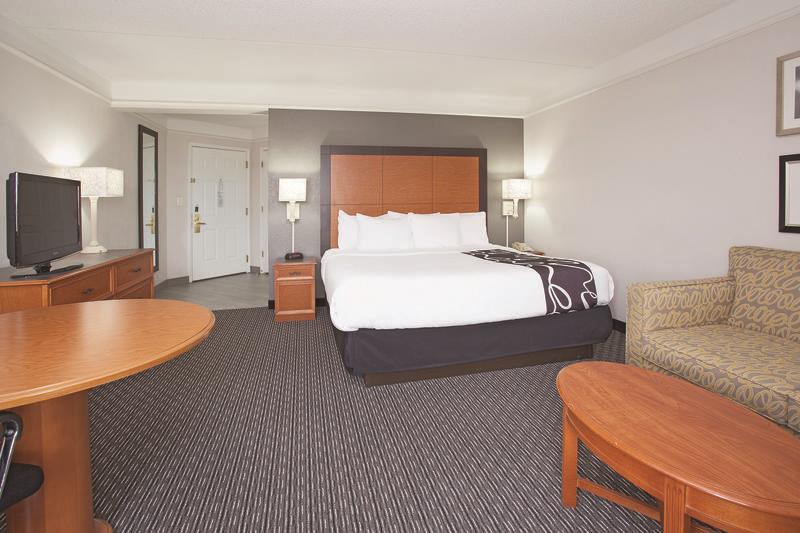 Отель La Quinta Inn & Suites Pueblo