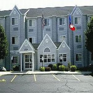 Отель Microtel Inn & Suites by Wyndham Madison East