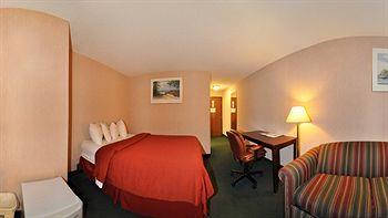 Отель Quality Inn & Suites