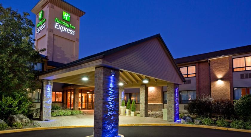 Отель Holiday Inn Express Toronto East