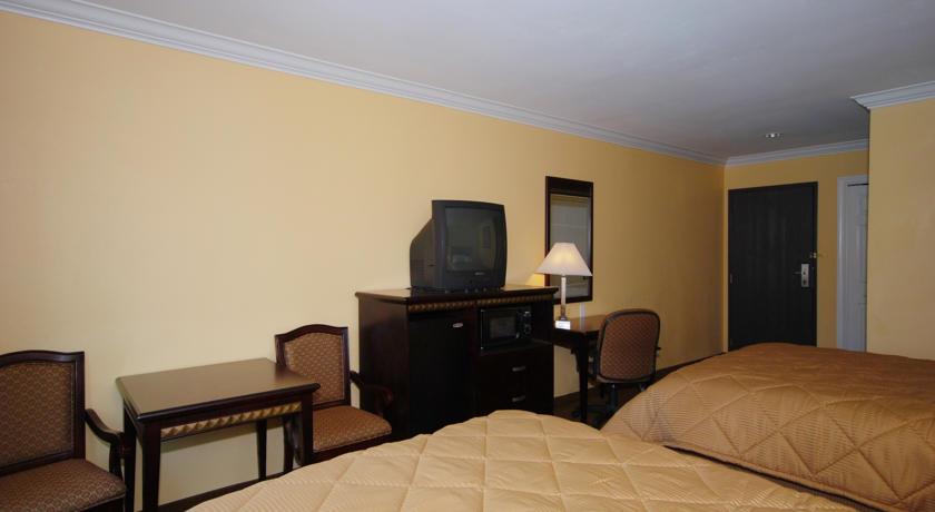 Отель Comfort Inn & Suites Bell Gardens