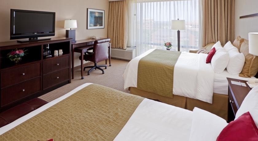 Отель Crowne Plaza Hotel Old Town Alexandria