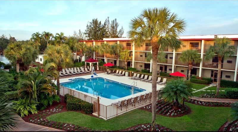 Отель Red Roof Inn & Suites Naples