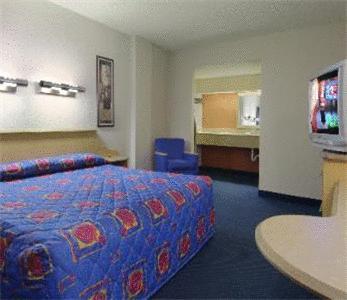 Отель Red Roof Inn Palm Harbor