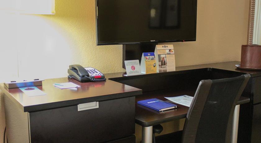 Best Western PLUS Inn at the Peachtrees Hotel