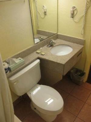 Отель Super 8 Bradenton