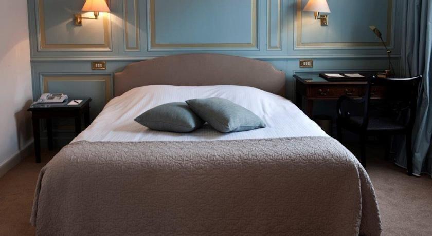 Отель Hotel Damier Kortrijk
