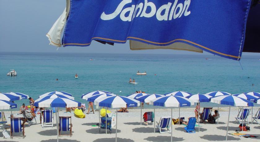 Отель Villaggio Camping Sambalon