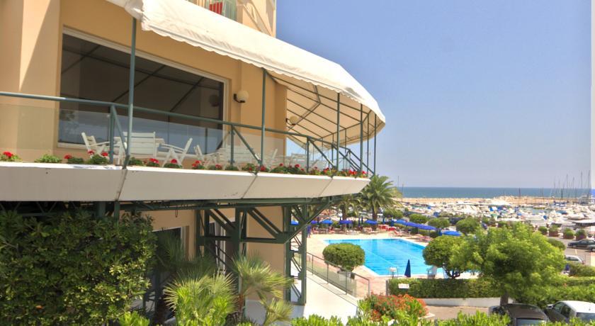 Отель Hotel Scogliera